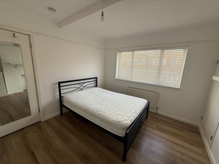 1 bedroom in a house share to rent - Photo 5