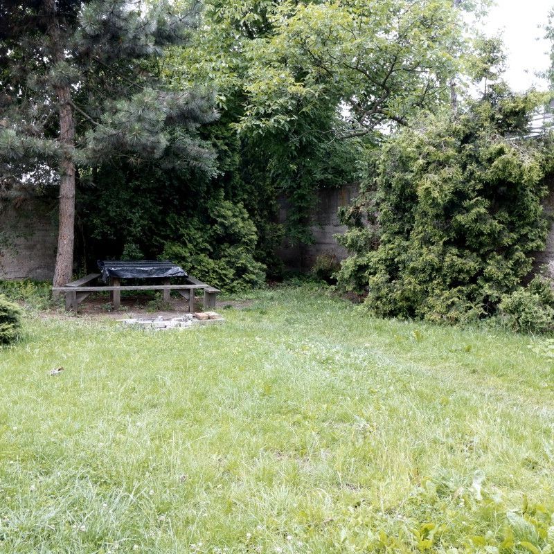 Umeblowana kawalerka w kameralnym budynku-Zacisze - Photo 1