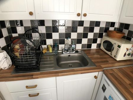 1 Bed Flat, Russian Drive, L13 - Photo 2