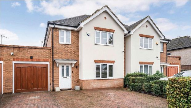 4 bedroom semi-detached house to rent - Photo 1