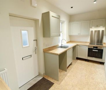 2 bedroom end of terrace house to rent - Photo 6