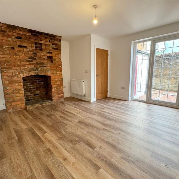 3 bedroom terraced house to rent - Photo 1