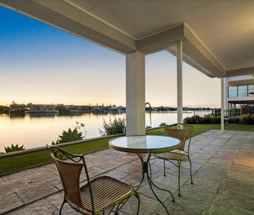 Prime lakefront location - Photo 2