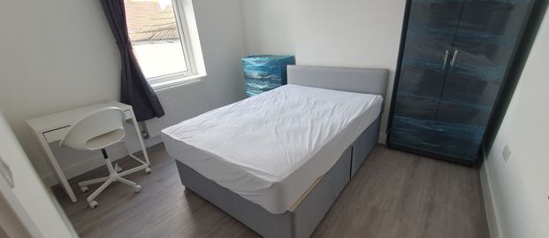 79 Pearl Street Available NOW, Adamsdown, Cardiff, CF24 1PJ - Photo 1