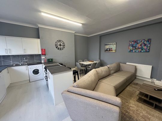 7 Bed End Terrace, Cave Street, BS2 - Photo 1