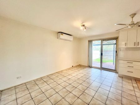 Large 4 Bedroom Family Home with Studio / 5th Bedroom - Photo 3