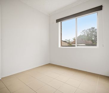 Charming 2-Bedroom Unit in Convenient Minto Location - Photo 4