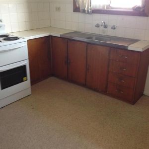 RENOVATED KITCHEN – GREAT LOCATION - Photo 2