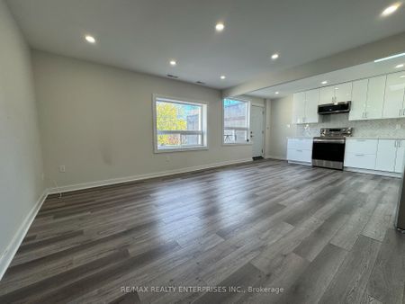 For Lease - 285 Lakeshore Road Unit# 2, Mississauga, Ontario - Photo 2