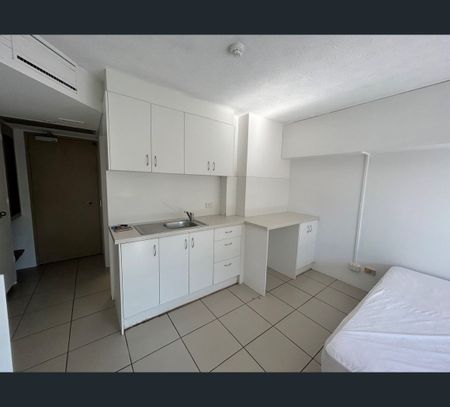 114/2 Barney Street, Southport, Qld 4215 - Photo 3