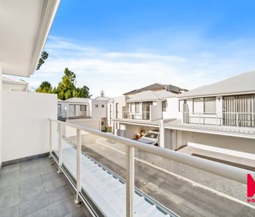 Private Upstairs Living – 2x1 Townhouse in Prime Beckenham Location - Photo 4