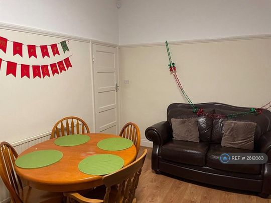 1 bedroom in a house share to rent - Photo 1