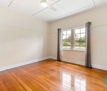 CHARMING COTTAGE IN CENTRAL CHATSWOOD - Photo 1
