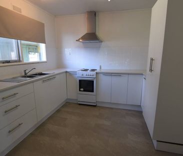 Fully Furnished Charming 3-Bedroom Home with Carport - Photo 3