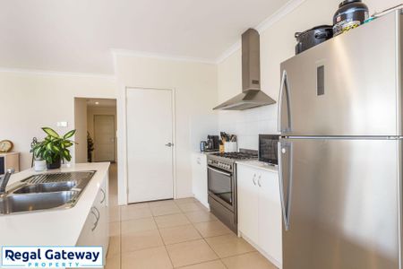 18 Astounding Way, AUBIN GROVE WA 6164 - Photo 5