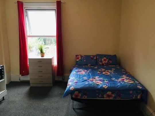 Studio Flat, Bowes Road, N13 - Photo 1