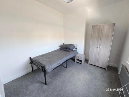 1 bedroom in a house share to rent - Photo 4