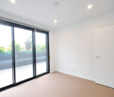 2 bedroom unit with park view - Photo 3