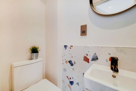 5 Bedroom 5 Bathroom room1 - Photo 5