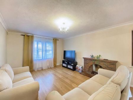 4 bedroom detached house to rent - Photo 2