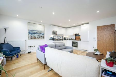 Sky View Tower, 12 High Street, E15 2GT - Photo 4