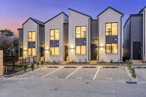 **Modern 2-Bedroom, 2.5 Bathroom House in Howick** - Photo 1