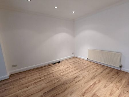 3 bedroom House To Let - Photo 2