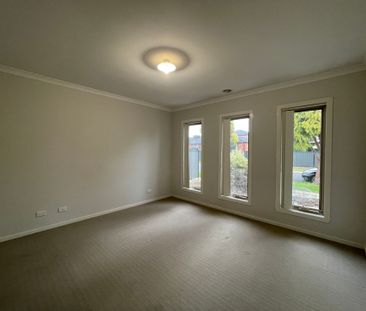 Cosy Family Home in a Convenient Location - Photo 1