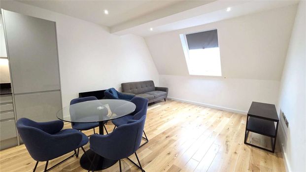 AVAILABLE END OF JAN | FULLY FURNISHED TWO BEDROOM | PRIME LOCATION | GREAT TRANSPORT LINKS - Photo 1