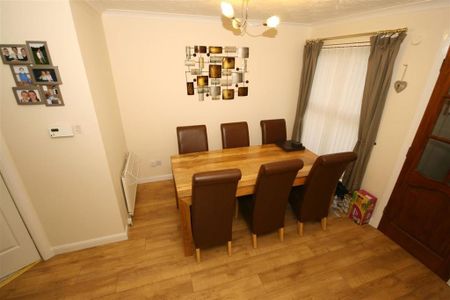 3 bedroom semi-detached house to rent - Photo 4