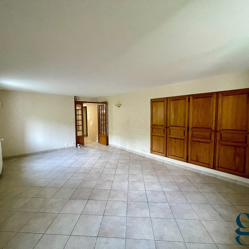 LOCATION Maison Meublé avec terrain - Photo 1