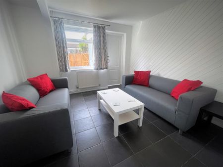 4 bedroom terraced house to rent - Photo 2