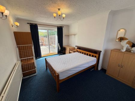 102 Alan Moss Road - Engineering Side & Parking Loughborough - Photo 3