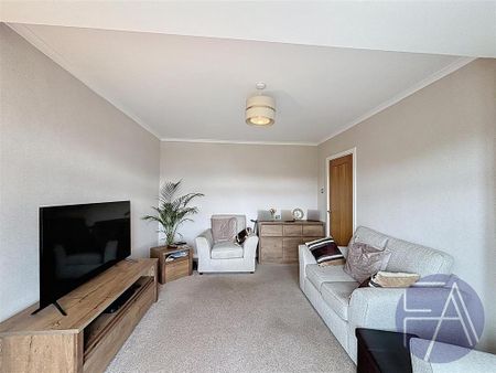 4 bedroom detached house to rent - Photo 4
