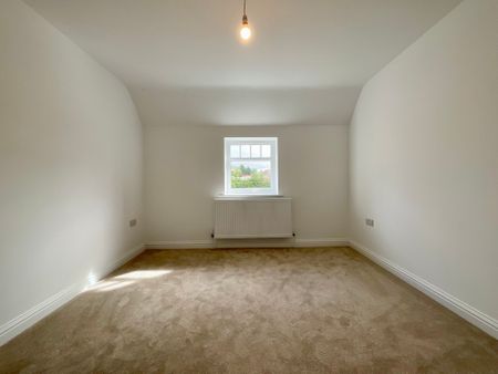 4 bedroom Detached House to let - Photo 4