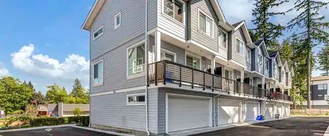A 3 Bedroom 3 Bathroom Town House with a flex room on the main floor — 5 - Photo 1