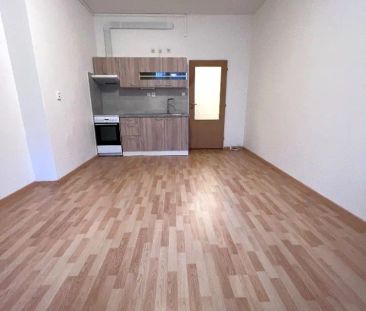 Pronájem bytu 1+kk v cihlovém domě nedaleko centra Brna, na ulici B... - Фото 3