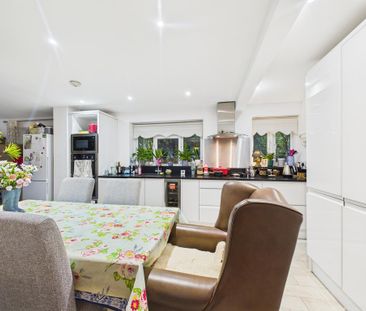 4 bedroom detached house to rent - Photo 6