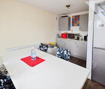 3 bedroom terraced house to rent - Photo 6