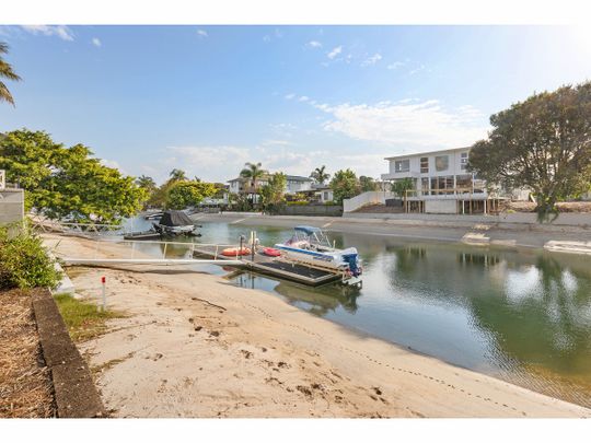 5 Pearl Key, Broadbeach Waters QLD 4218 - House For Rent | Domain - Photo 1