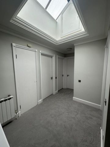 3 Bed Flat, Cobham Court, SW1X - Photo 2