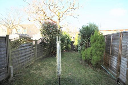 4 bedroom terraced house to rent - Photo 5