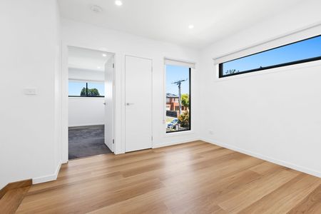 1/5 Treesbank Avenue, Springvale VIC 3171 - Townhouse For Rent | Domain - Photo 4