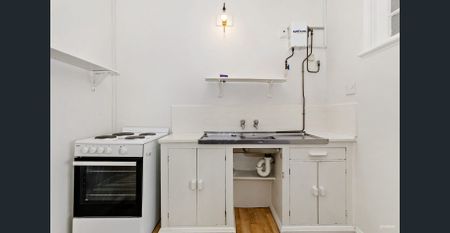 EFFORTLESS CITY LIVING – STUDIO ON KING STREET - Photo 3