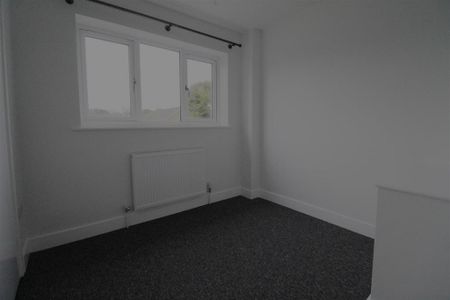 4 bedroom detached house to rent - Photo 4