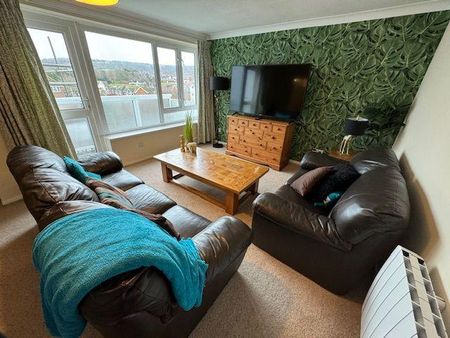 2 bedroom flat to rent - Photo 2