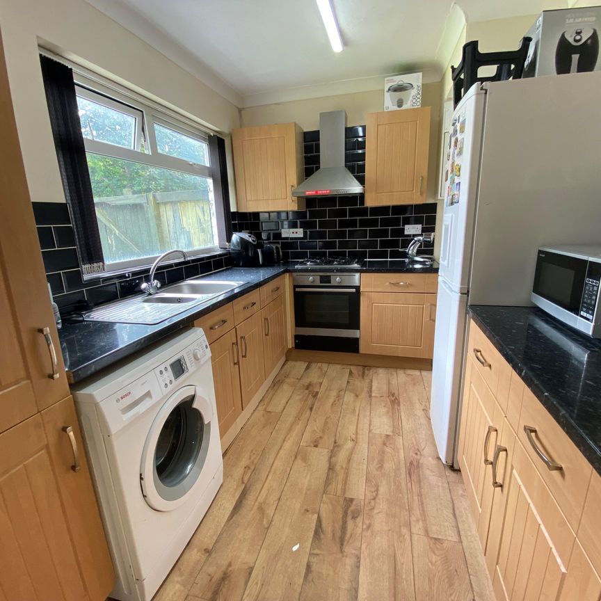 Miles Hill Avenue, Leeds - Photo 1