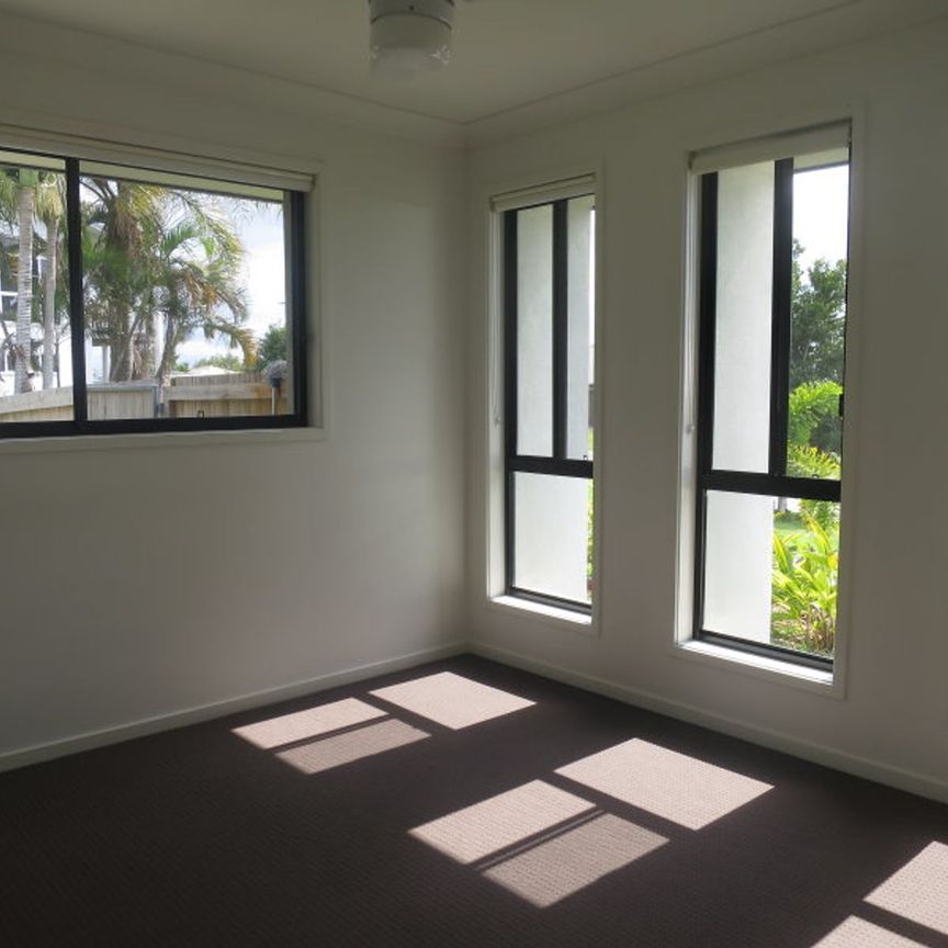 Three air conditioned bedrooms and Three bathrooms. - Photo 1