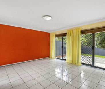 Spacious and Comfortable Family Home in a Quiet Ashmore Location - Photo 2