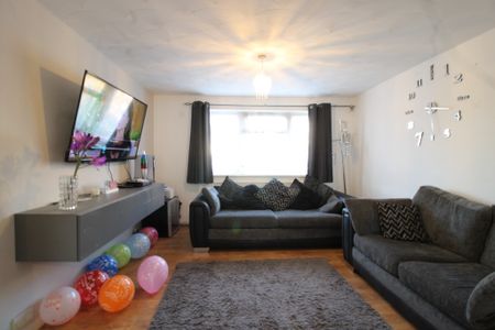 Kingston Road, High Wycombe - Photo 3